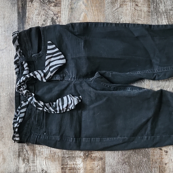 ❤️ 3/$20 Bundle Me!  Time and Tru bootcut size 8 black with zebra belt - Picture 2 of 9